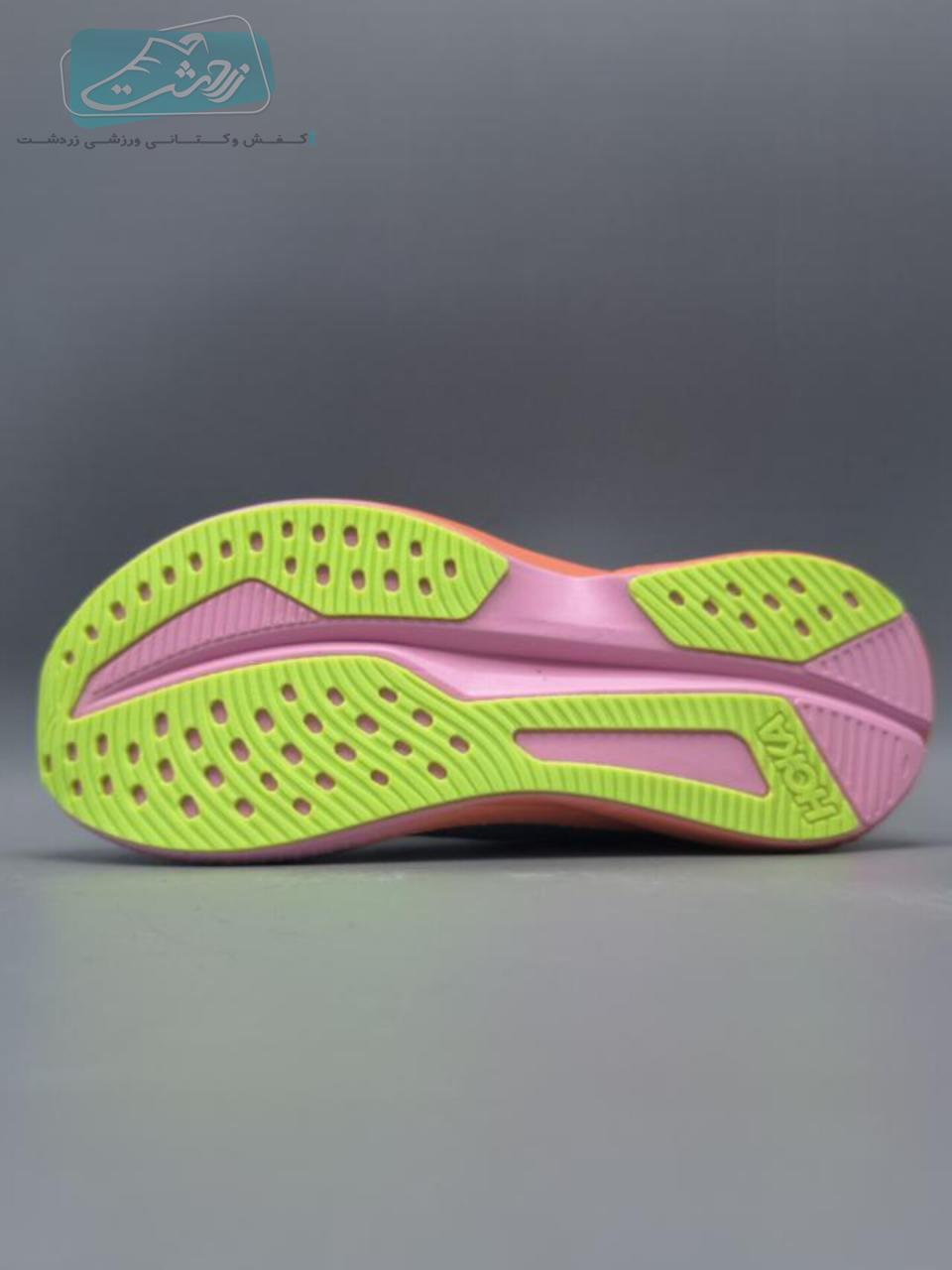  https://zarshoes.ir/uploadfile/file_portal/site_5571_web/file_portal_end/shop/انبار-قدس/product/78/12304/1.jpg        